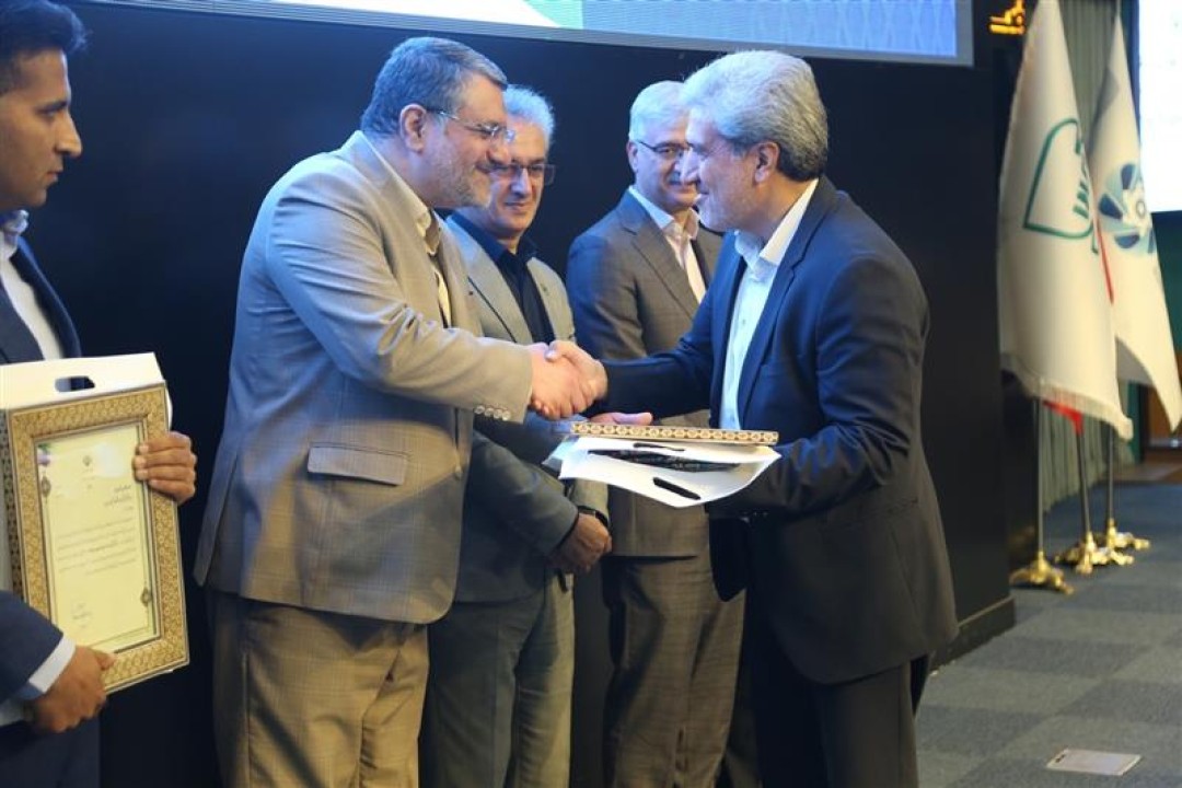 مدیر كیفیت فراگیر ذوبآهن اصفهان، مدیر كیفیت نمونه استان شد مدیر كیفیت فراگیر ذوبآهن اصفهان، مدیر كیفیت نمونه استان شد